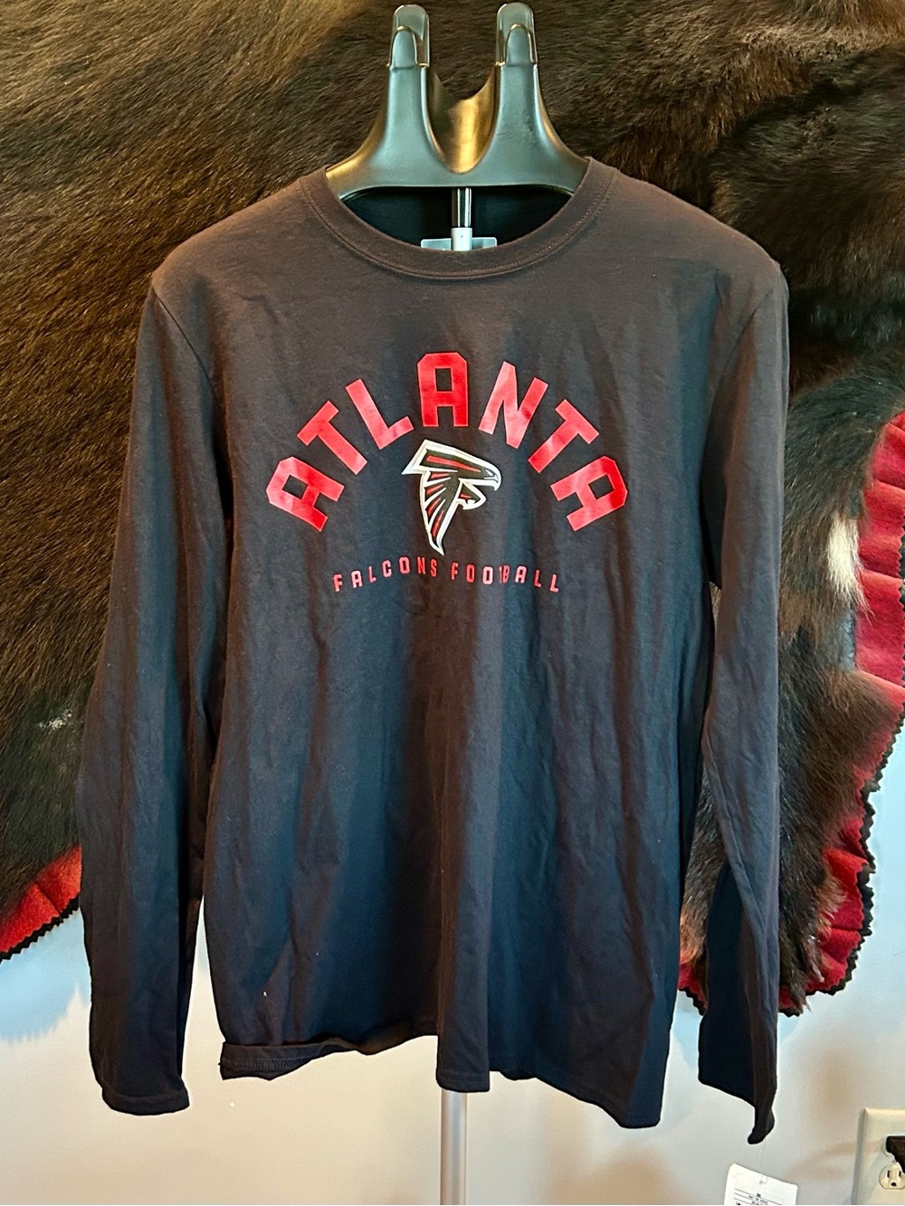 Men’s NFL Atlanta Falcons Long-Sleeve Tee in Black and Red Sz M